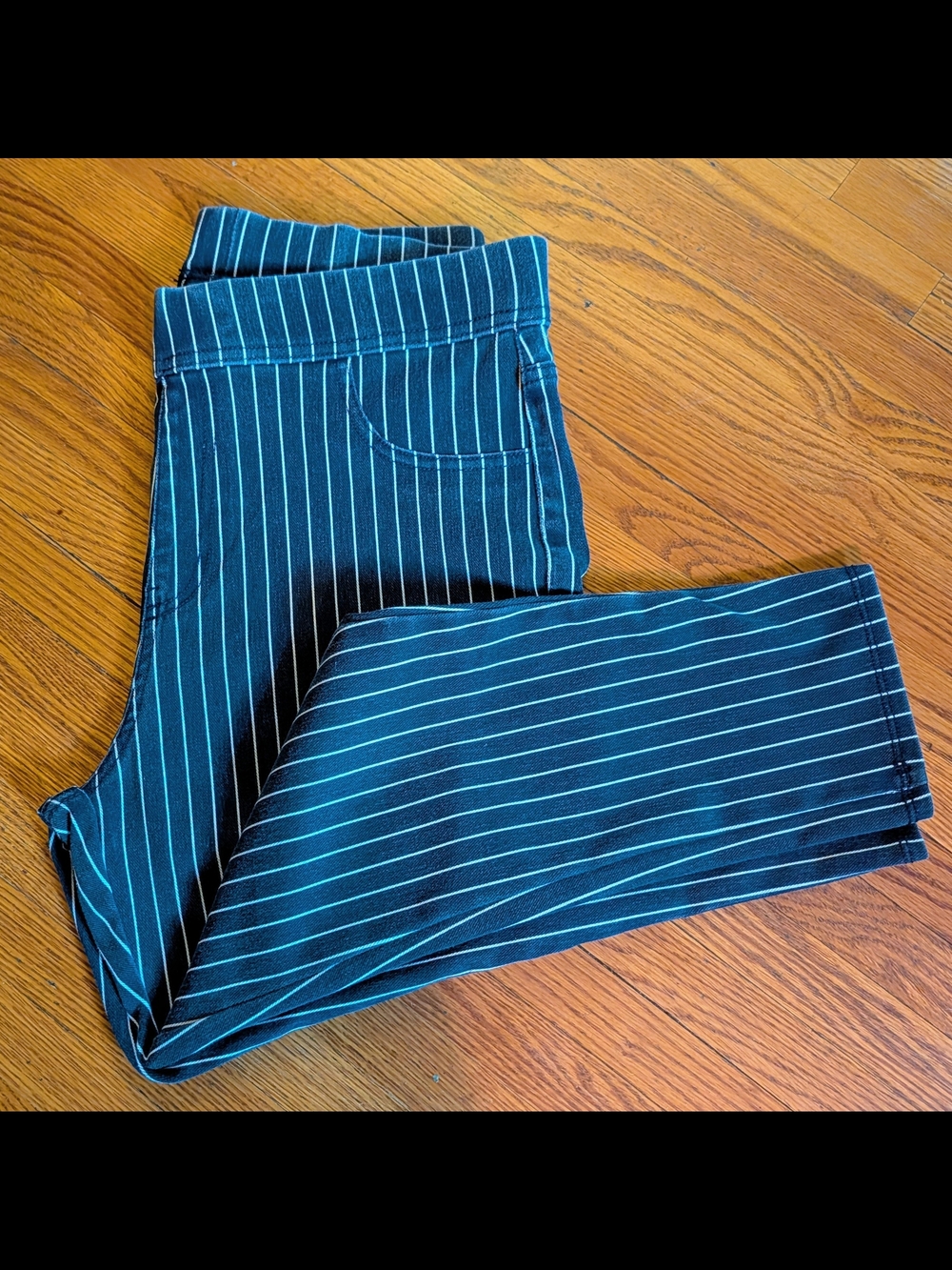 Time and Tru Navy Pinstripe Capri Pants Size L